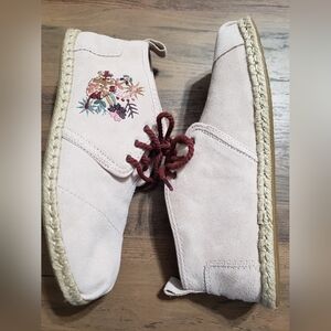 Toms Bota Floral Embroidery Suede Rope Sole Blush Pink Bootie Boots NWOT 8.5